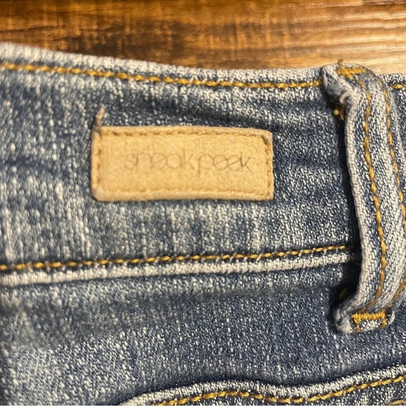 Sneak Peek Distressed Jeans Size 7 Womens - Picture 7 of 7